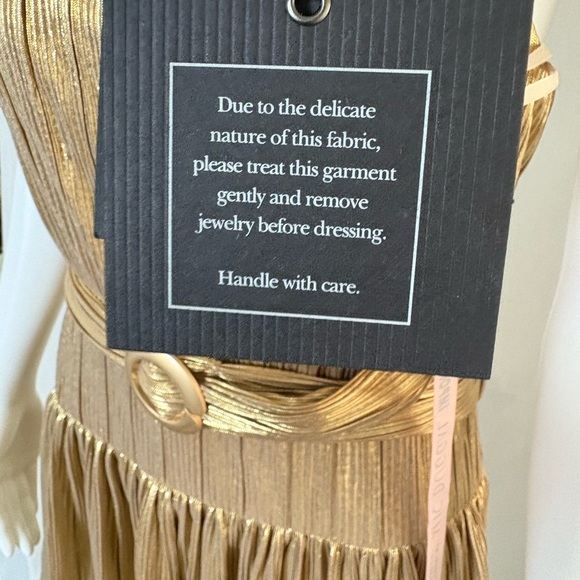 ✨ Mac Duggal Ieena Ruffle Tiered Buckle Detail Dress Gold Size 8 NWT - Picture 5 of 6